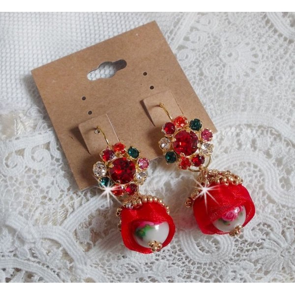 BO Mia bordado com cristais Swarovski, pedras de zirc&oacute;nio laranja, contas Fimo e contas de sementes