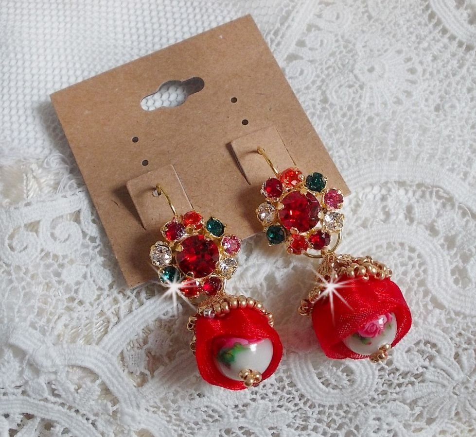 BO Mia bordado com cristais Swarovski, pedras de zircónio laranja, contas Fimo e contas de sementes