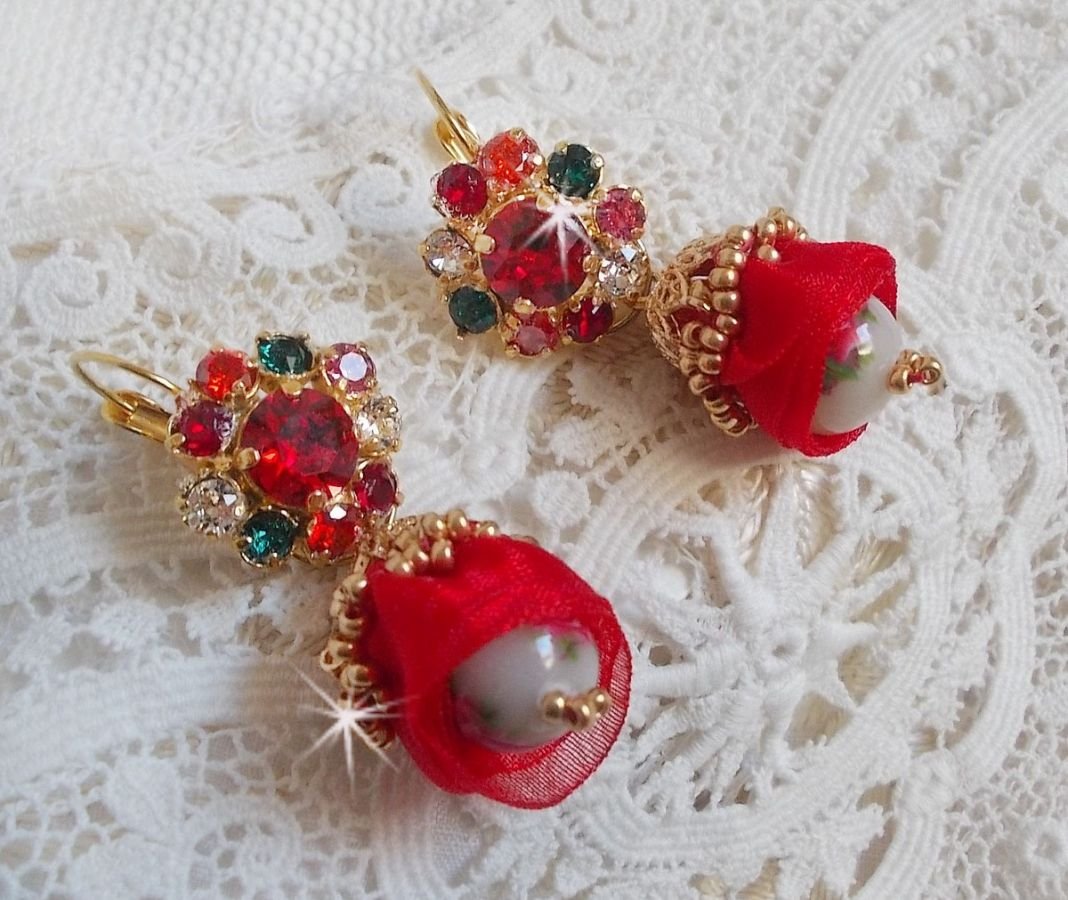 BO Mia bordado com cristais Swarovski, pedras de zircónio laranja, contas Fimo e contas de sementes