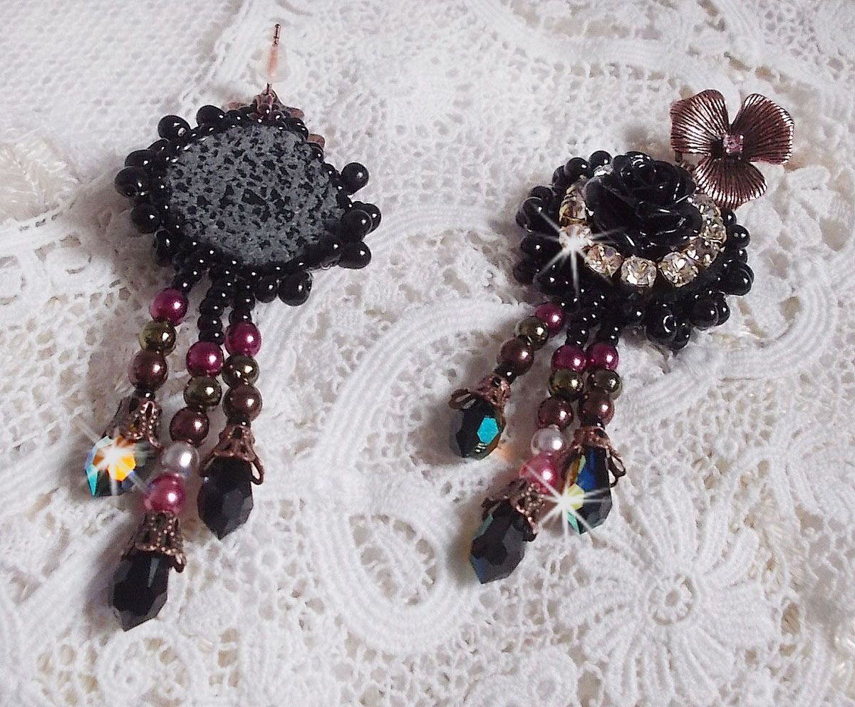 BO Midnight Daisy bordada com contas de pérolas, cristais Swarovski, contas de cristais de prata e contas de sementes Miyuki