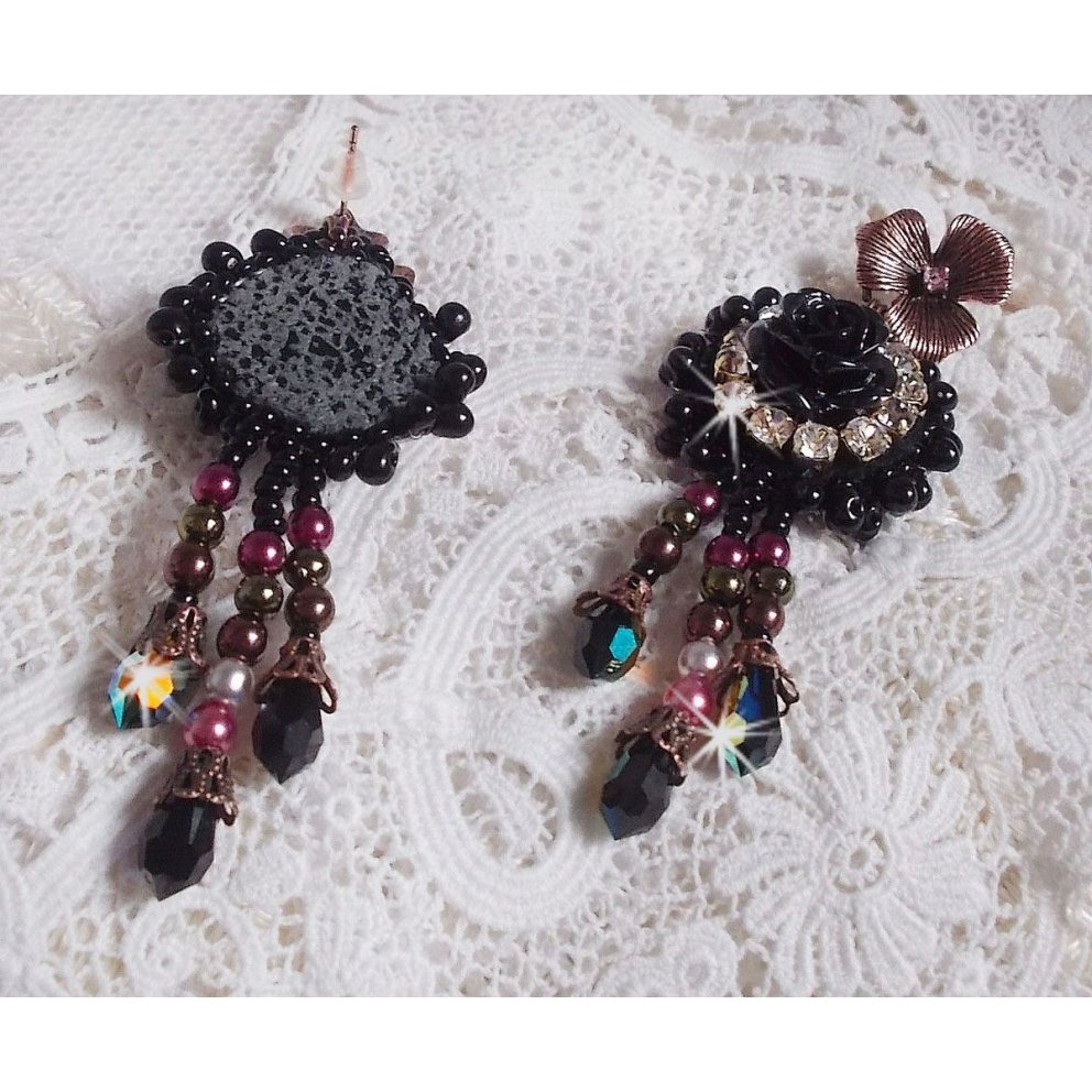 BO Midnight Daisy bordada com contas de pérolas, cristais Swarovski, contas de cristais de prata e contas de sementes Miyuki