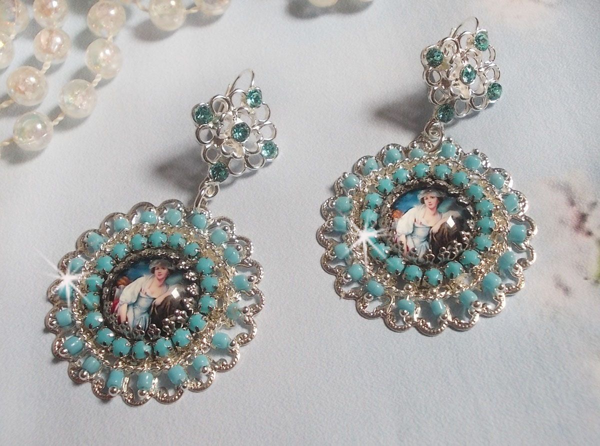 BO Moment de Détente criado com cabochons de lupa Vintage Dames, cristais Swarovski, carimbos e contas de vidro