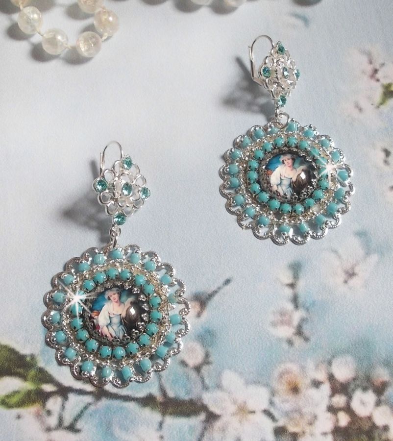 BO Moment de Détente criado com cabochons de lupa Vintage Dames, cristais Swarovski, carimbos e contas de vidro