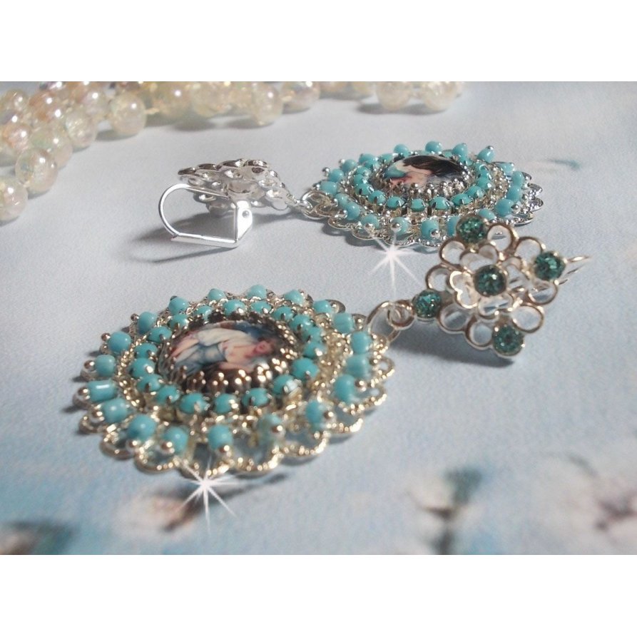 BO Moment de Détente criado com cabochons de lupa Vintage Dames, cristais Swarovski, carimbos e contas de vidro