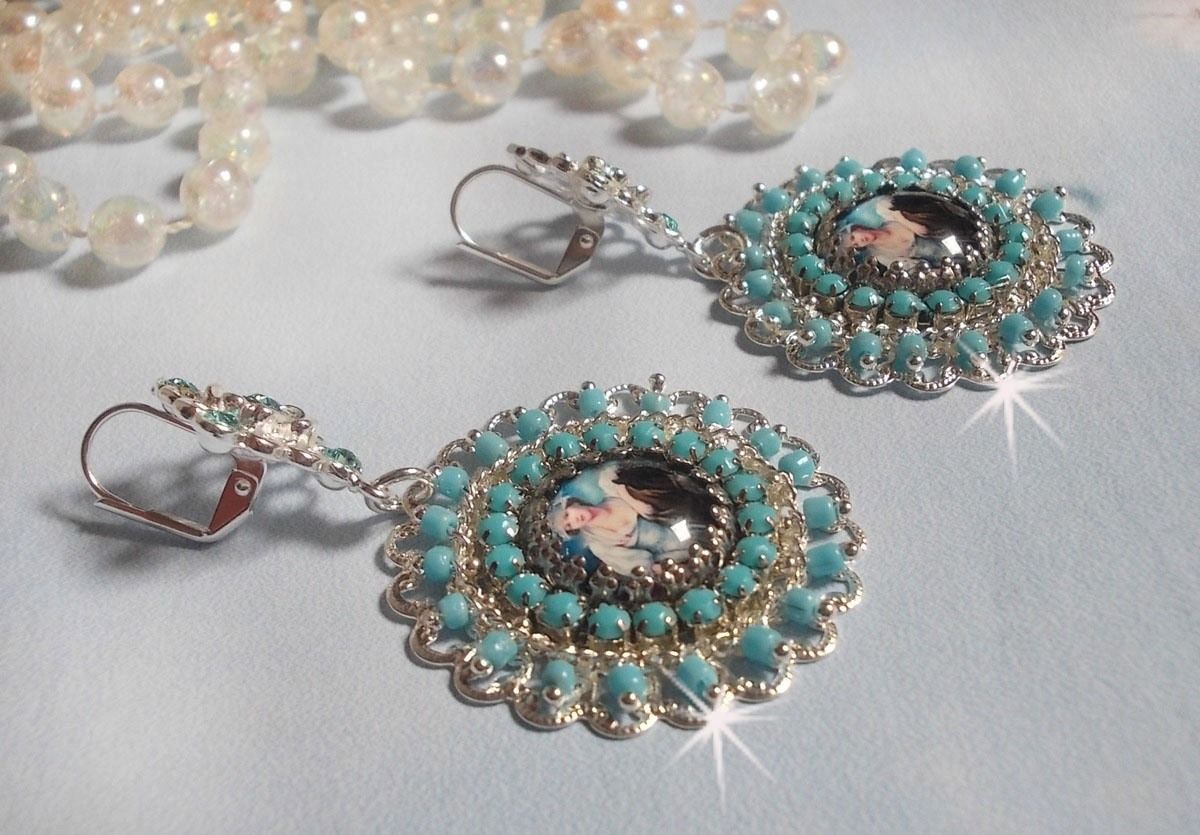 BO Moment de Détente criado com cabochons de lupa Vintage Dames, cristais Swarovski, carimbos e contas de vidro