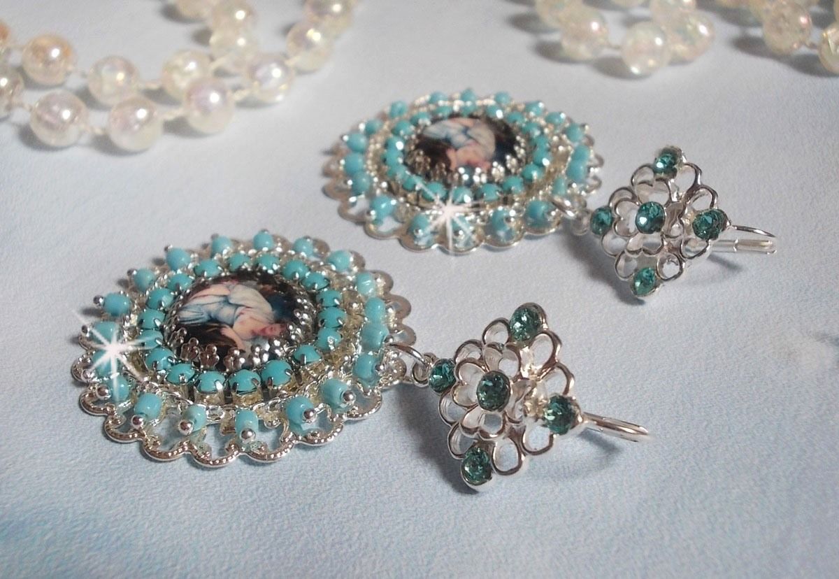 BO Moment de Détente criado com cabochons de lupa Vintage Dames, cristais Swarovski, carimbos e contas de vidro