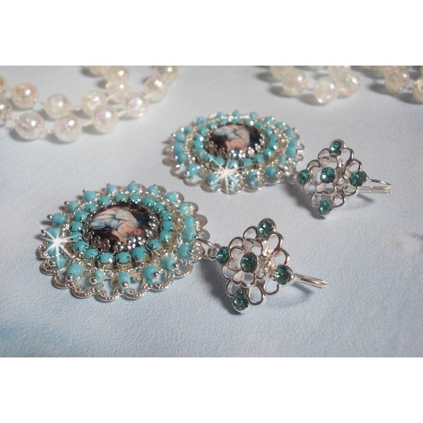 BO Moment de D&eacute;tente criado com cabochons de lupa Vintage Dames, cristais Swarovski, carimbos e contas de vidro