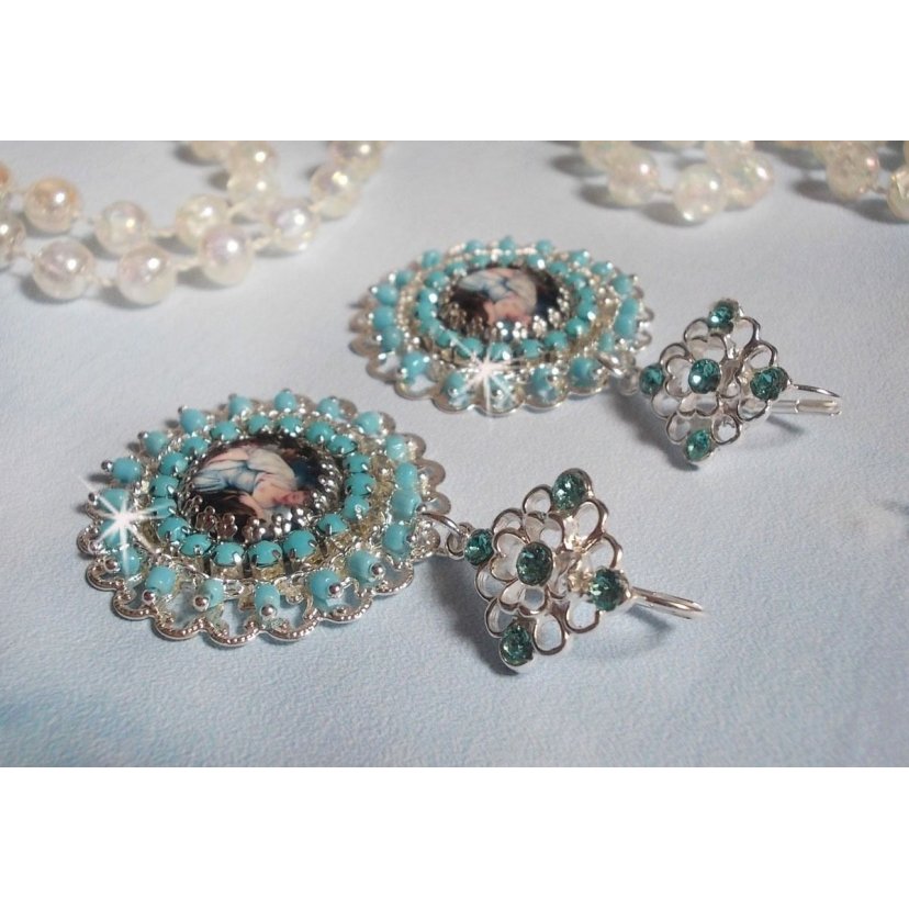 BO Moment de Détente criado com cabochons de lupa Vintage Dames, cristais Swarovski, carimbos e contas de vidro
