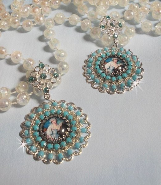 BO Moment de D&eacute;tente criado com cabochons de lupa Vintage Dames, cristais Swarovski, carimbos e contas de vidro