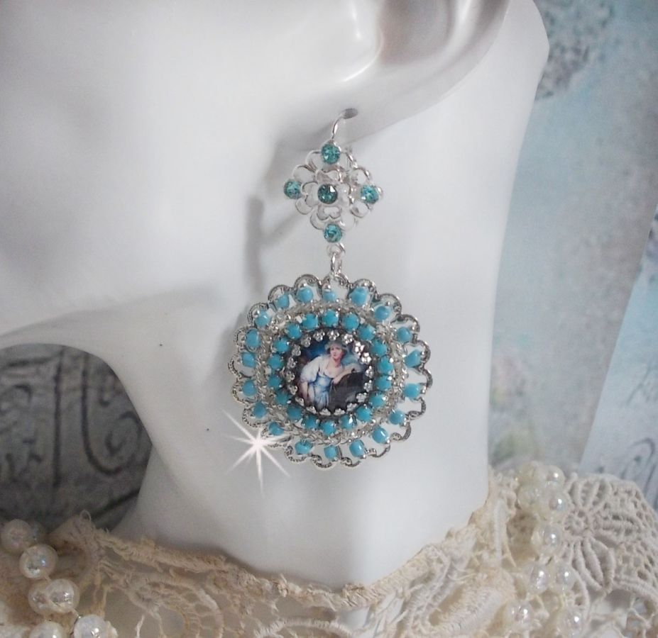 BO Moment de Détente criado com cabochons de lupa Vintage Dames, cristais Swarovski, carimbos e contas de vidro