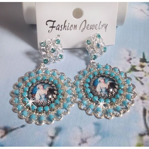 BO Moment de D&eacute;tente criado com cabochons de lupa Vintage Dames, cristais Swarovski, carimbos e contas de vidro