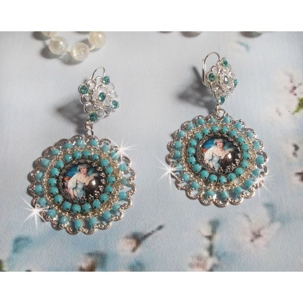 BO Moment de D&eacute;tente criado com cabochons de lupa Vintage Dames, cristais Swarovski, carimbos e contas de vidro