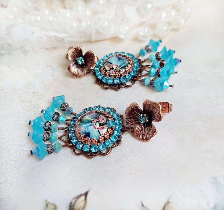 BO Monde des F&eacute;es cr&eacute;&eacute;es avec cabochon verre, estampes laiton et perles Cristal Swarovski
