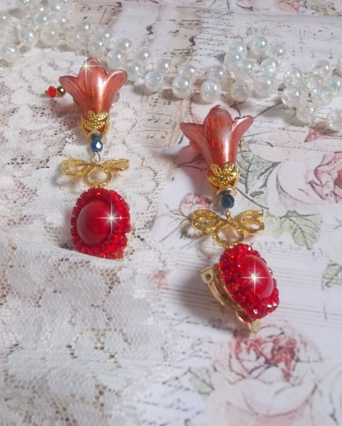 BO Myst&egrave;res D&eacute;clarations cr&eacute;&eacute;es avec des cristaux, perles et cabochons en verre, divers accessoires dor&eacute;s et plaqu&eacute; Or