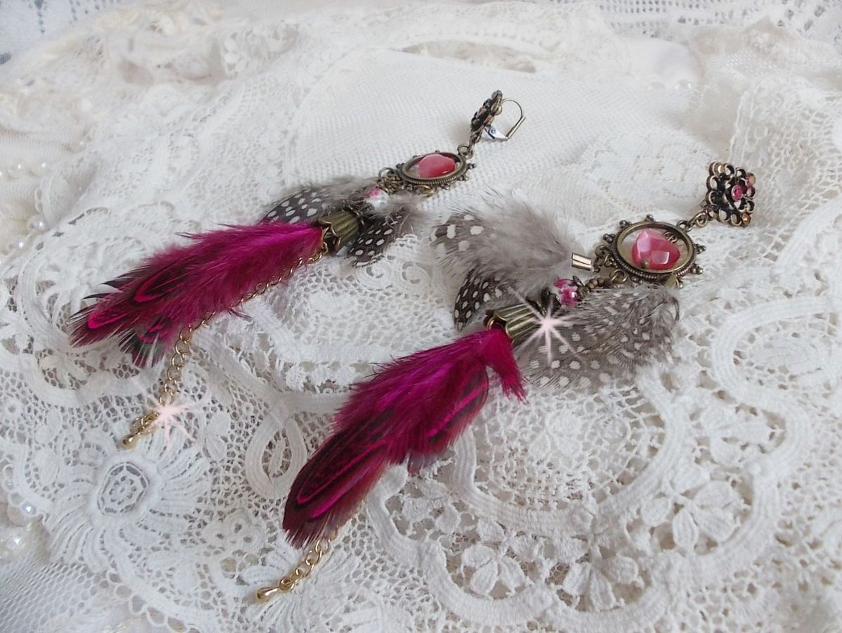 Navajo Fuchsia e Brown BO com contas de vidro, cristais Swarovski e plumas