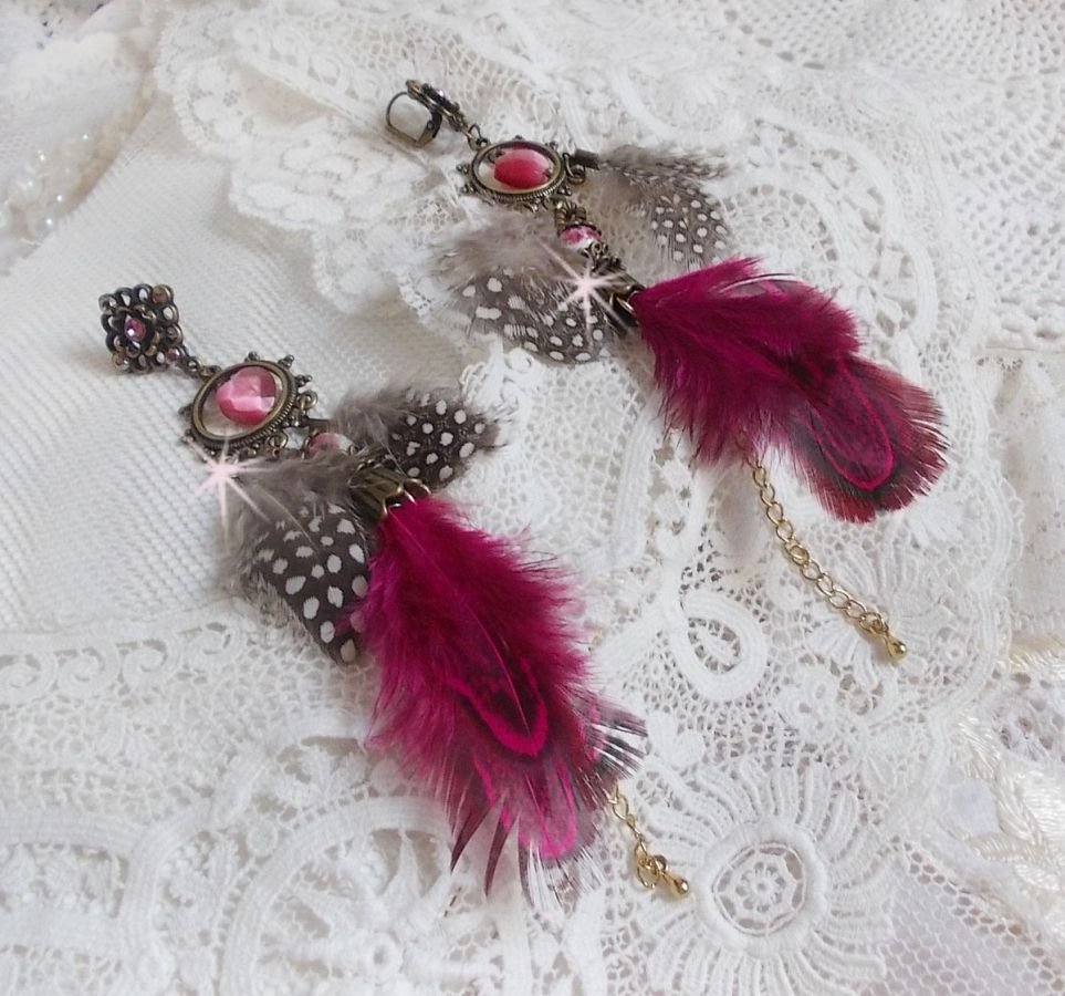 Navajo Fuchsia e Brown BO com contas de vidro, cristais Swarovski e plumas