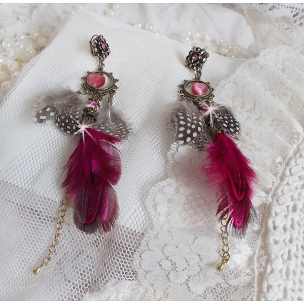 Navajo Fuchsia e Brown BO com contas de vidro, cristais Swarovski e plumas