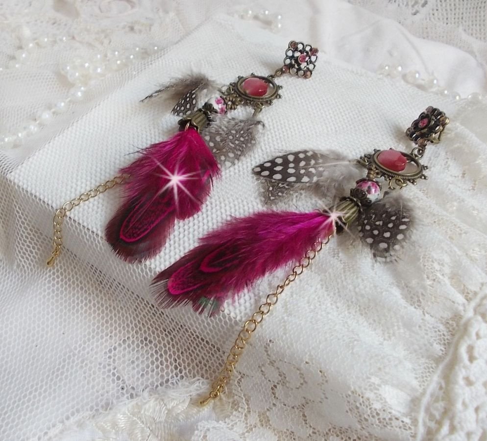 Navajo Fuchsia e Brown BO com contas de vidro, cristais Swarovski e plumas
