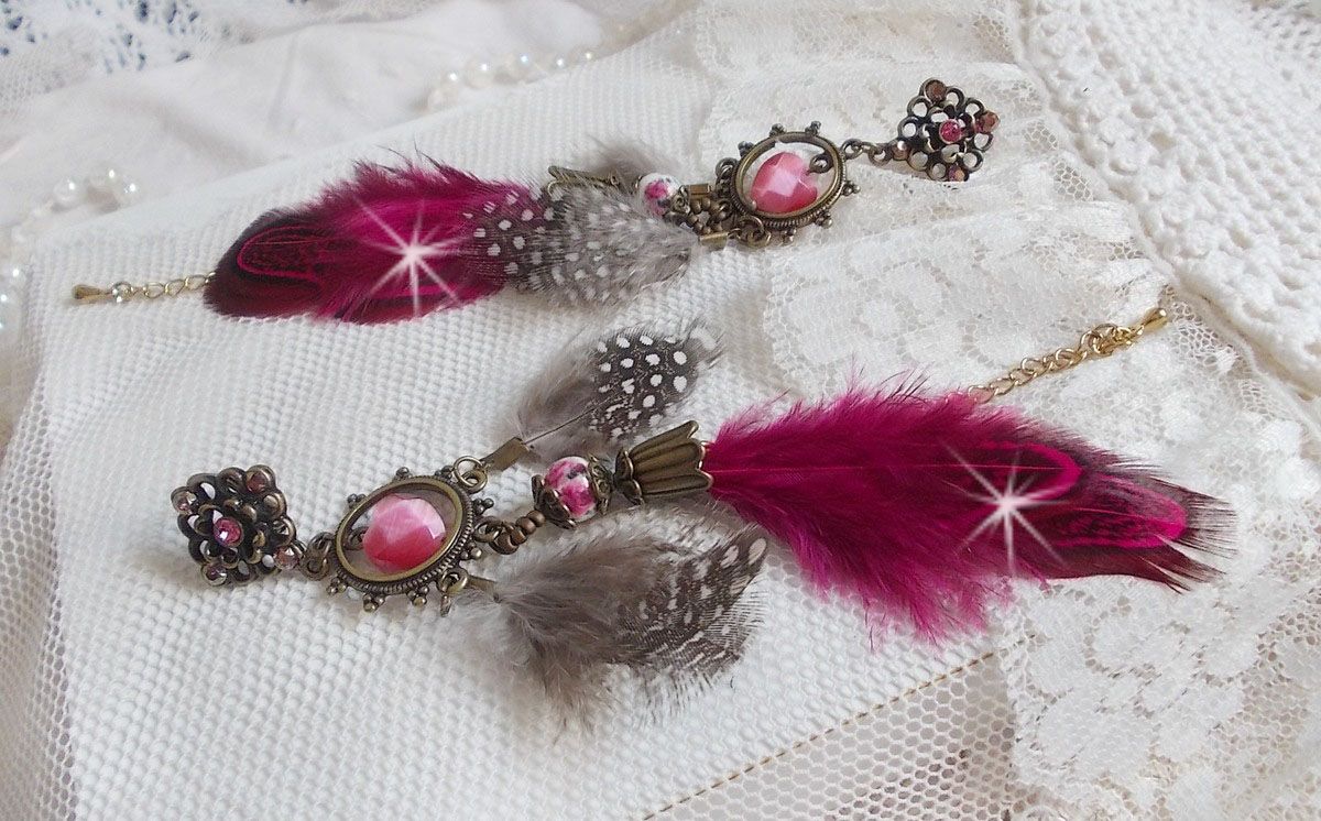Navajo Fuchsia e Brown BO com contas de vidro, cristais Swarovski e plumas