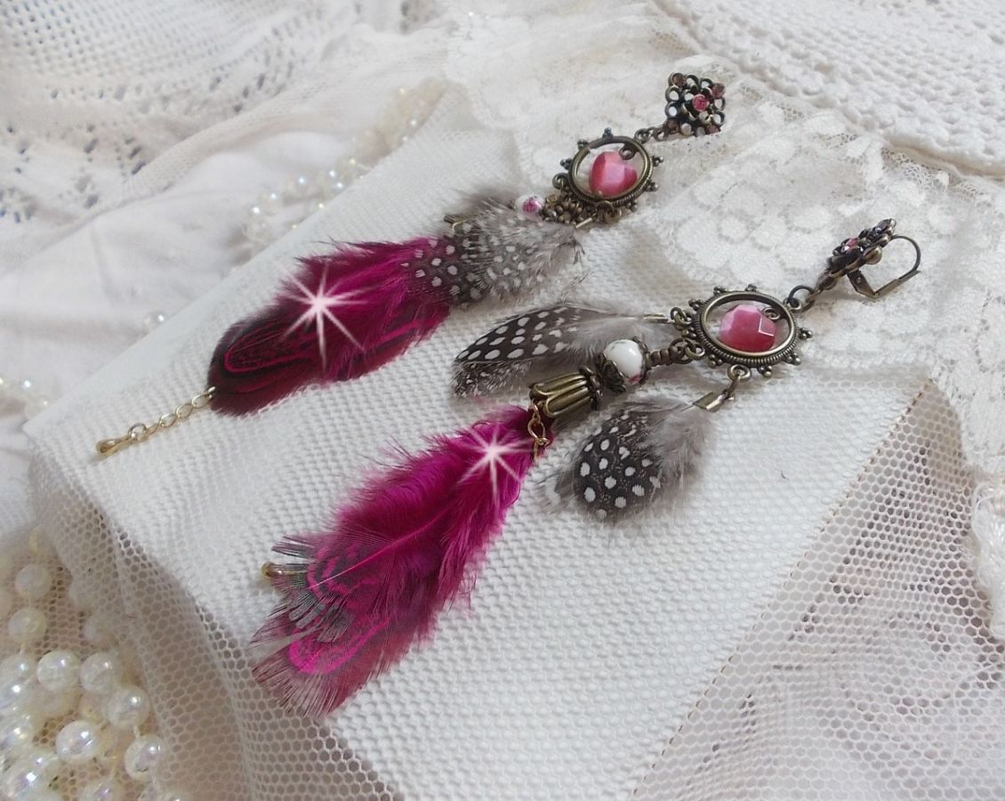 Navajo Fuchsia e Brown BO com contas de vidro, cristais Swarovski e plumas