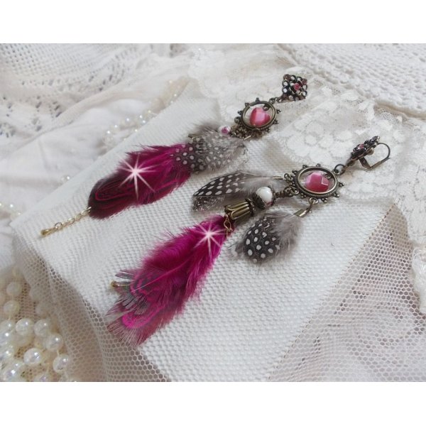 Navajo Fuchsia e Brown BO com contas de vidro, cristais Swarovski e plumas