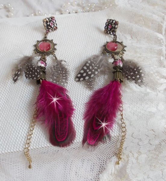 Navajo Fuchsia e Brown BO com contas de vidro, cristais Swarovski e plumas