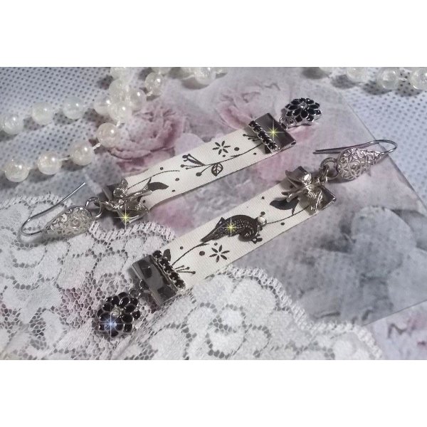 BO Black and White Birds criado com fita de impress&atilde;o de p&aacute;ssaros a preto e branco, cristais, flores de esmalte e acess&oacute;rios de qualidade