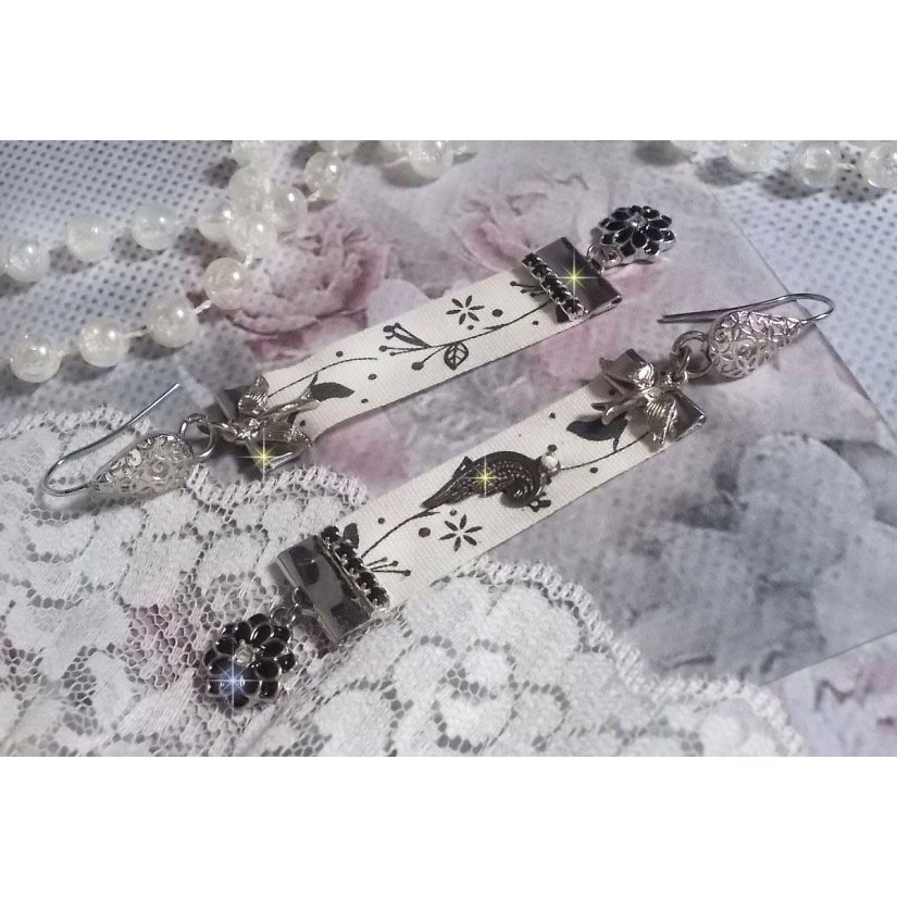 BO Black and White Birds criado com fita de impressão de pássaros a preto e branco, cristais, flores de esmalte e acessórios de qualidade