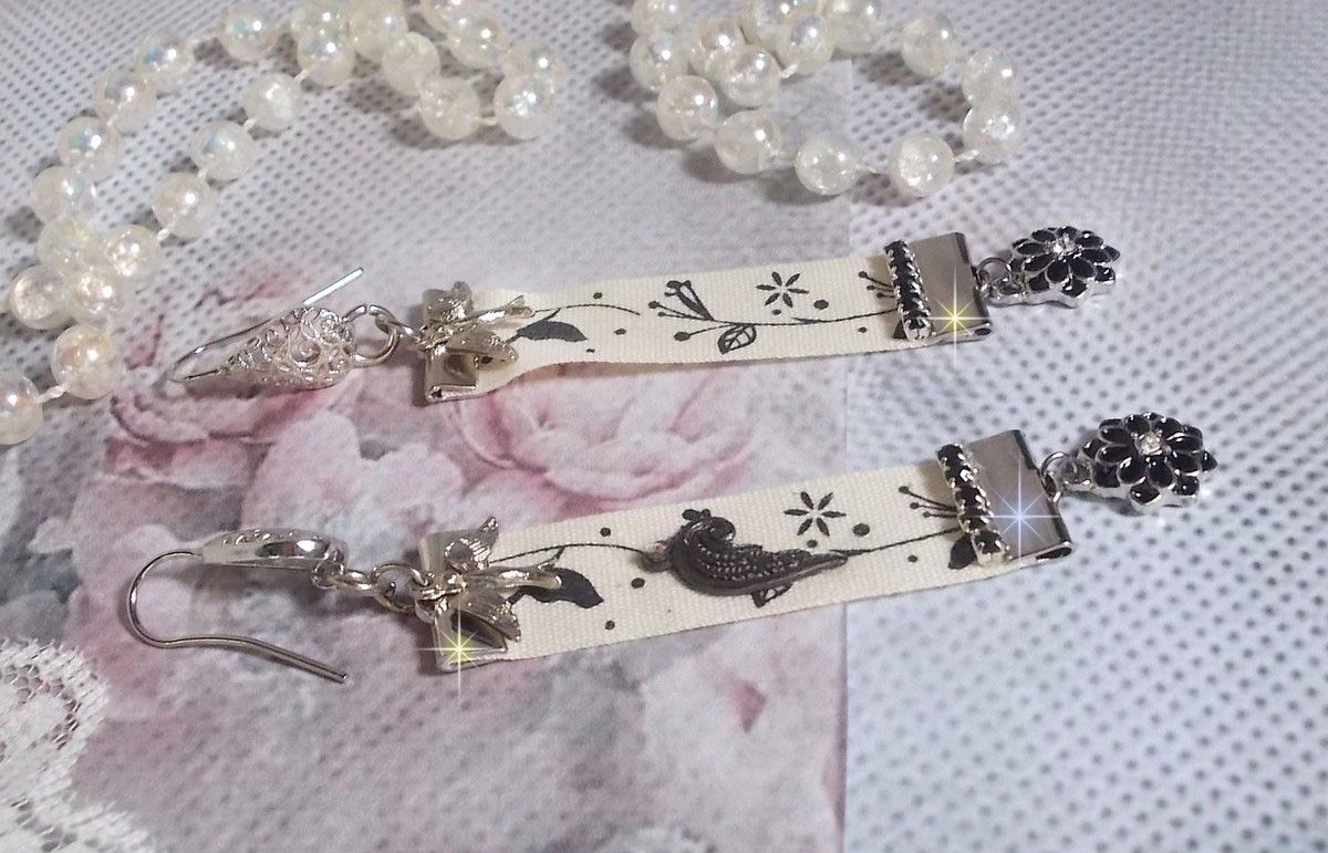 BO Black and White Birds criado com fita de impressão de pássaros a preto e branco, cristais, flores de esmalte e acessórios de qualidade