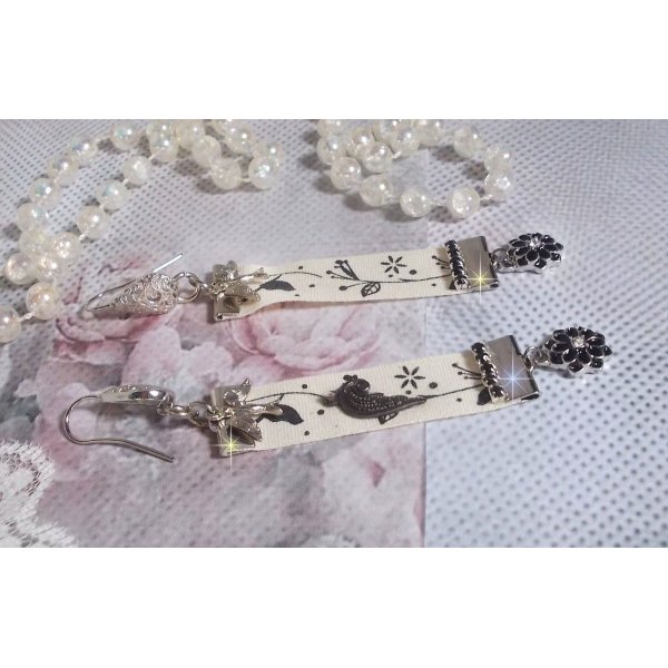 BO Black and White Birds criado com fita de impressão de pássaros a preto e branco, cristais, flores de esmalte e acessórios de qualidade