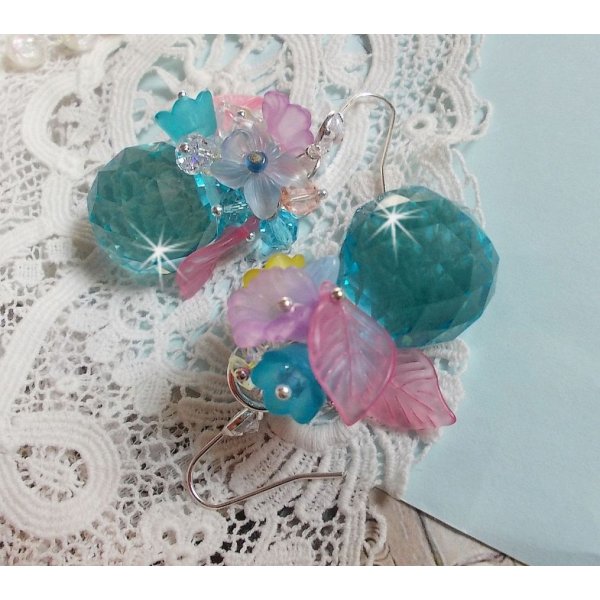 Ondine Blue BO criado com cristais Swarovki e flores de resina rosa
