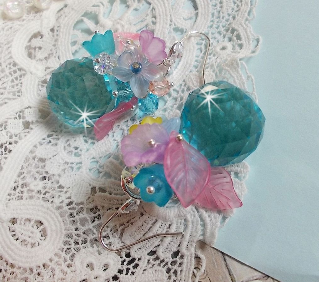 Ondine Blue BO criado com cristais Swarovki e flores de resina rosa