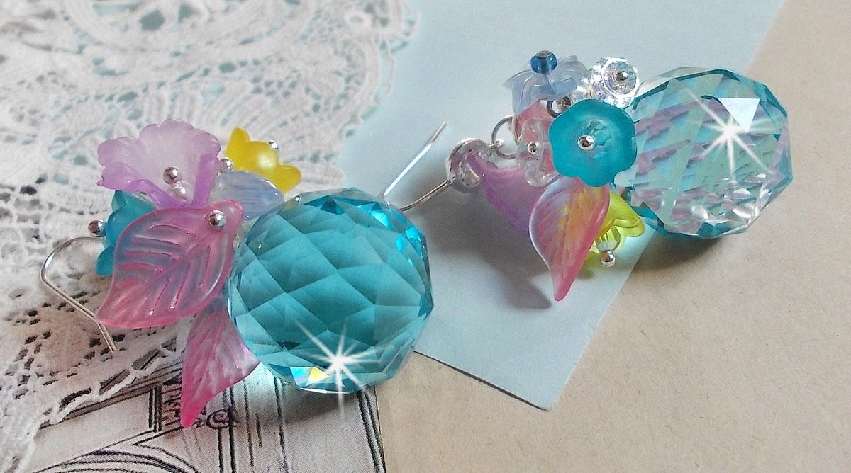 Ondine Blue BO criado com cristais Swarovki e flores de resina rosa