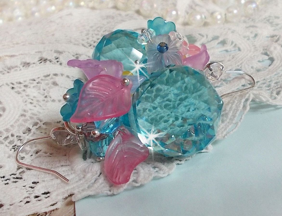 Ondine Blue BO criado com cristais Swarovki e flores de resina rosa