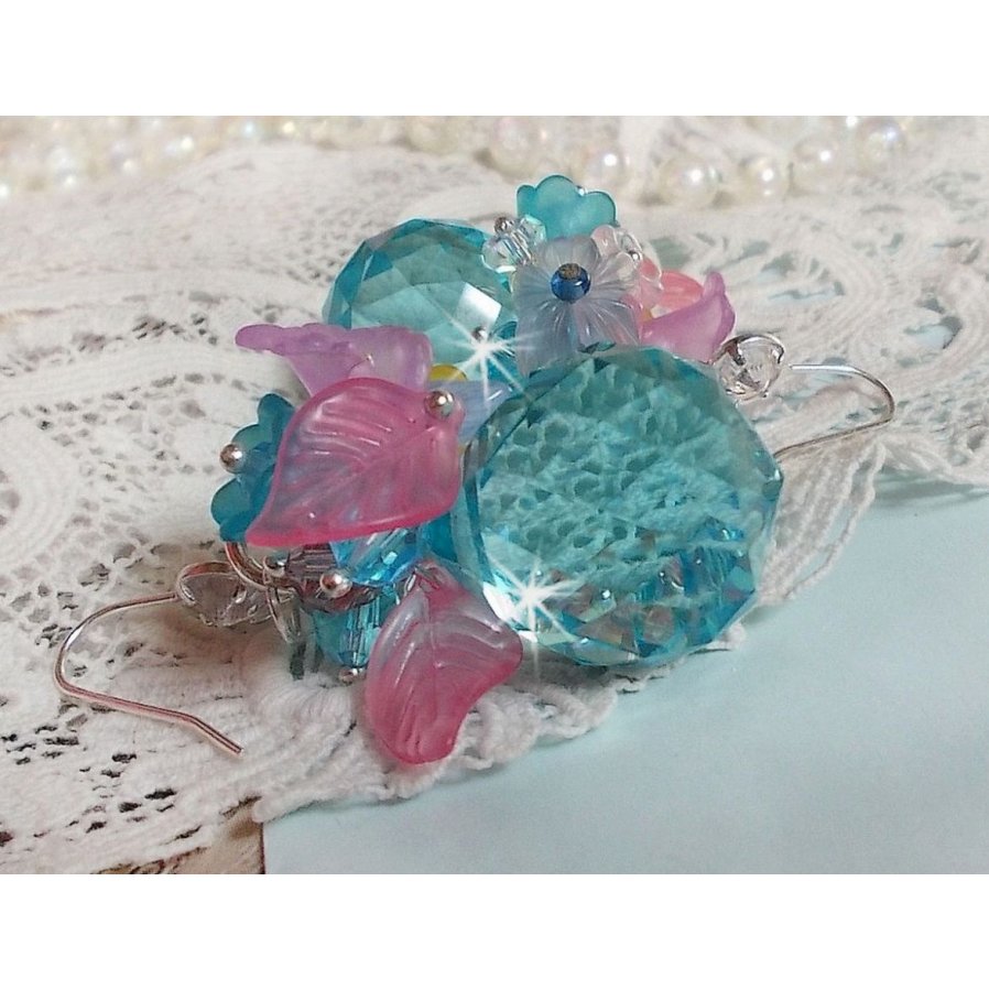 Ondine Blue BO criado com cristais Swarovki e flores de resina rosa
