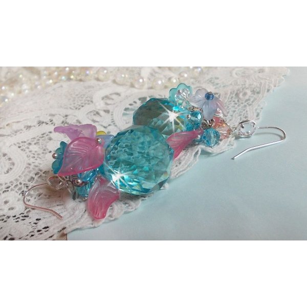 Ondine Blue BO criado com cristais Swarovki e flores de resina rosa