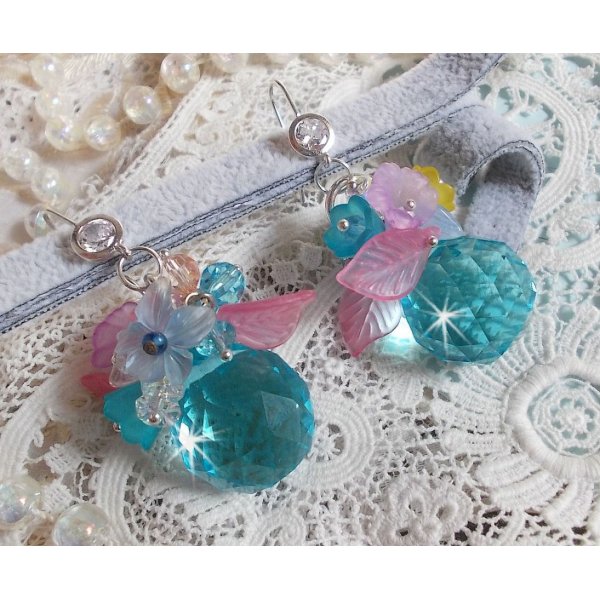 Ondine Blue BO criado com cristais Swarovki e flores de resina rosa
