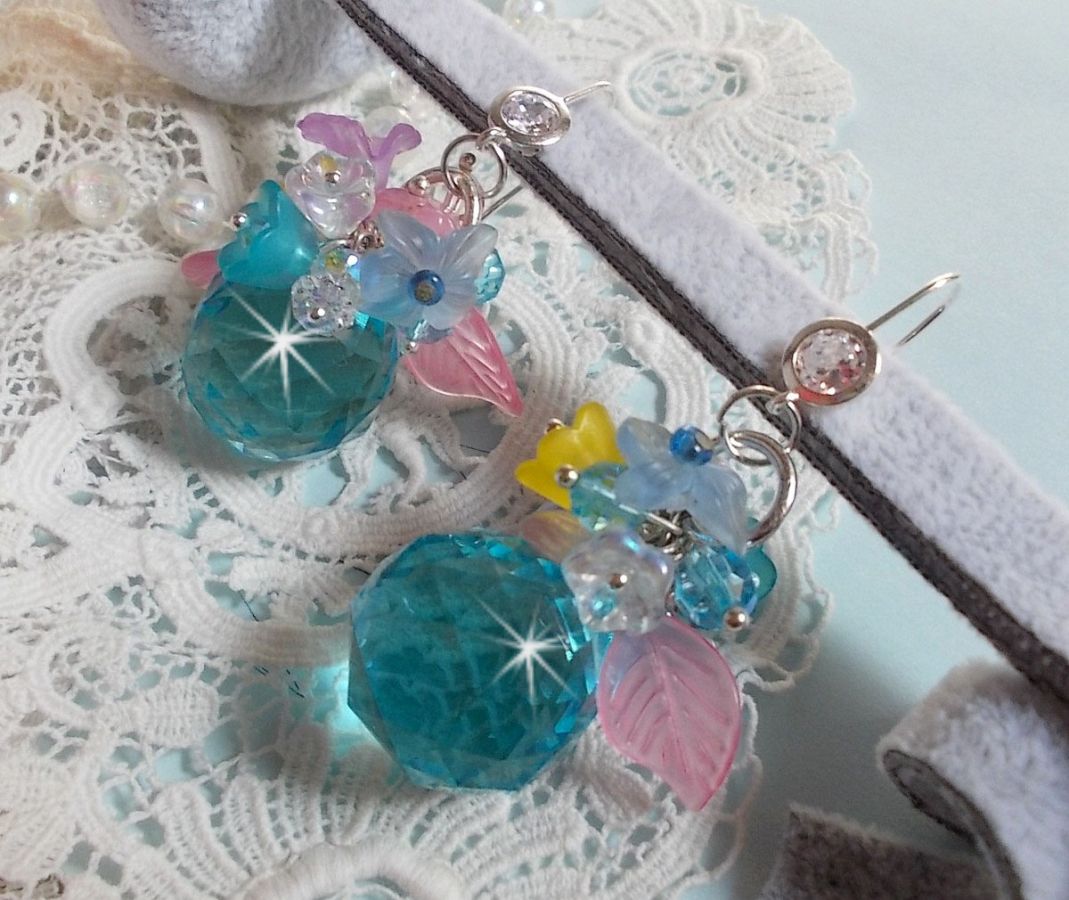 Ondine Blue BO criado com cristais Swarovki e flores de resina rosa