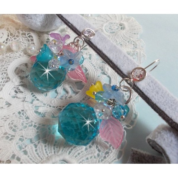 Ondine Blue BO criado com cristais Swarovki e flores de resina rosa
