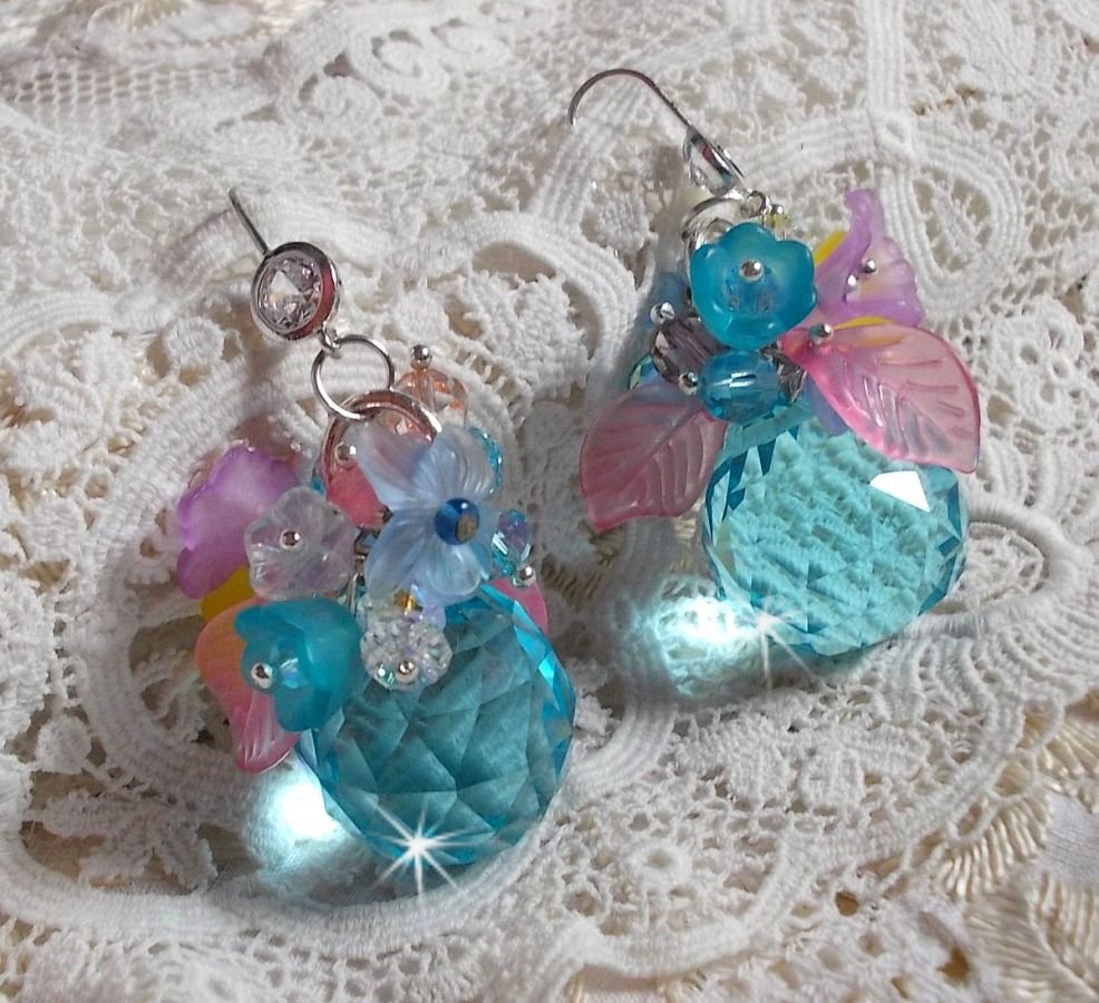 Ondine Blue BO criado com cristais Swarovki e flores de resina rosa