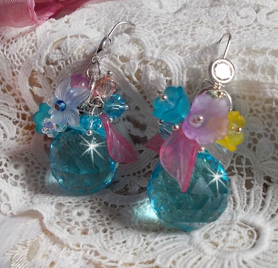 Ondine Blue BO criado com cristais Swarovki e flores de resina rosa