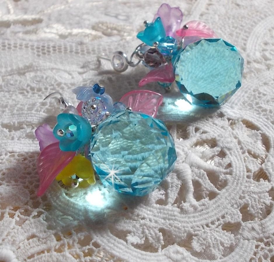 Ondine Blue BO criado com cristais Swarovki e flores de resina rosa