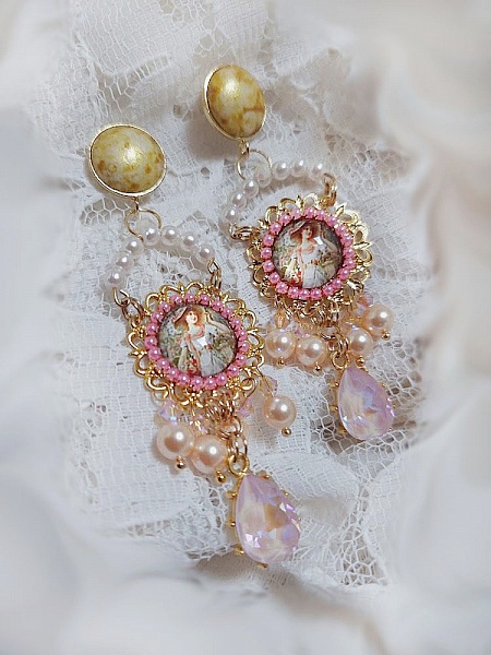 BO Pleasures Pink cr&eacute;&eacute;es avec cabochons verres, accessoires laiton et perles Cristal Swarovski