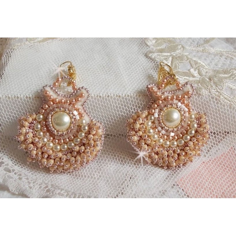 BO Poudre de Riz bordado com pequenas pérolas redondas de cristal Swarovski e pérolas de sementes Miyuki 