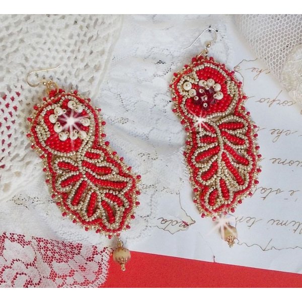 BO renascentista bordado com cristais Swarovski, facetas de marfim antigo, Rocailles e ganchos de 14 quilates cheios de ouro