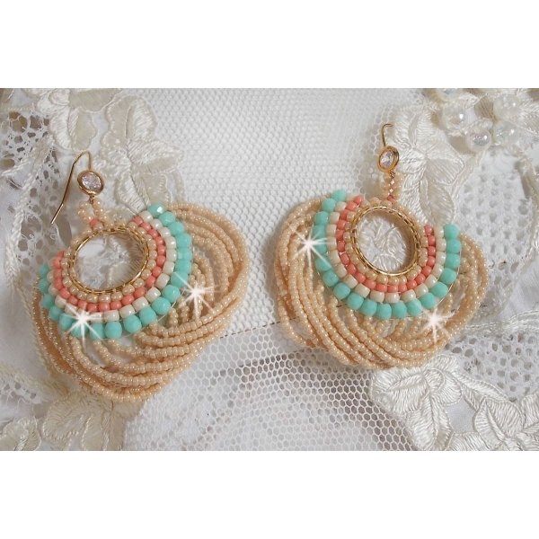 BO Ronde de Perles cr&eacute;&eacute;s avec des rocailles et des facettes en verre de Boh&egrave;me