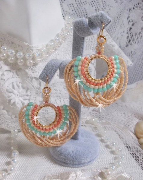 BO Ronde de Perles cr&eacute;&eacute;s avec des rocailles et des facettes en verre de Boh&egrave;me