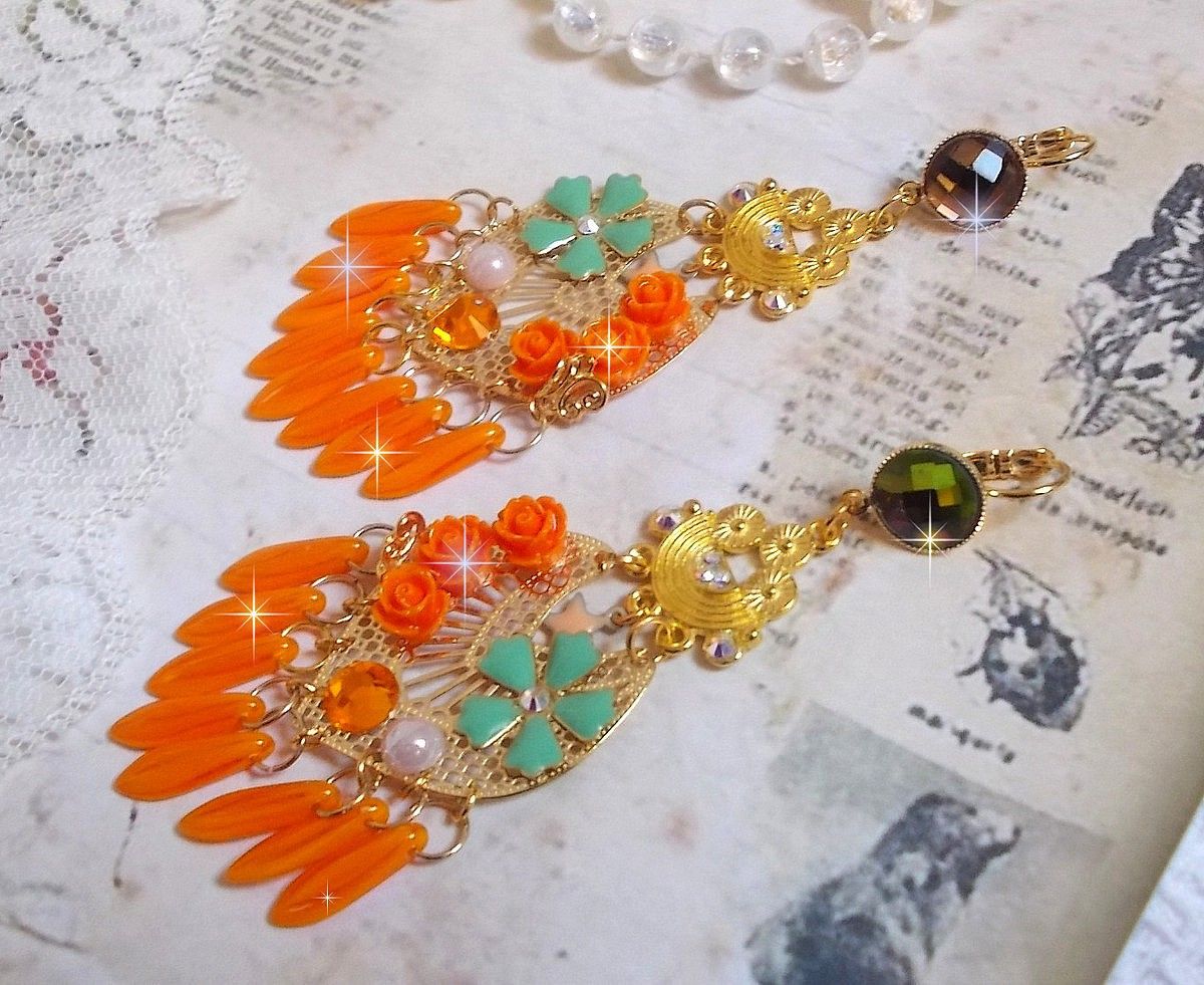 BO Roseraie Orange Roses criado com strass Swarovski e cabochons, flores, adagas cor de laranja, cabochons de vidro e acessórios de qualidade