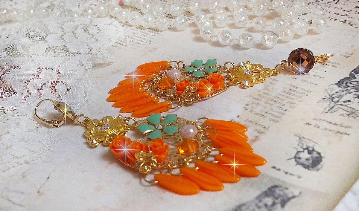 BO Roseraie Orange Roses criado com strass Swarovski e cabochons, flores, adagas cor de laranja, cabochons de vidro e acessórios de qualidade
