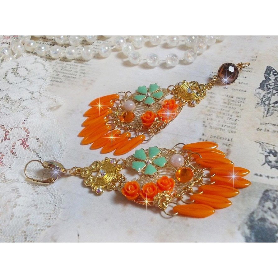 BO Roseraie Orange Roses criado com strass Swarovski e cabochons, flores, adagas cor de laranja, cabochons de vidro e acessórios de qualidade